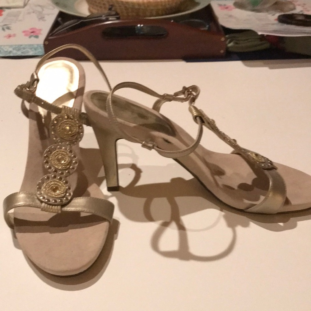 Shoes - Picture 2 of 3